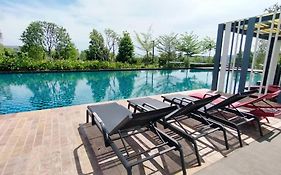 Theolive Family Suite @Klia By Honey Homestay